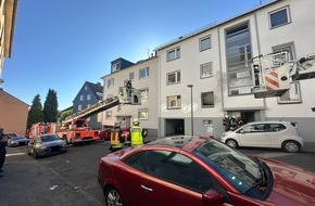 Feuerwehr Remscheid: FW-RS: Zimmerbrand in der Fachschulstraße - eine Person verletzt