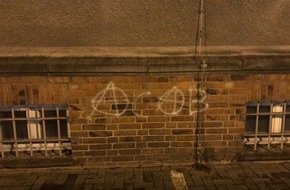 Polizeipräsidium Neubrandenburg: POL-NB: Schmierereien durch Graffiti an Dienstgebäude in Stralsund (LK Vorpommern-Rügen)