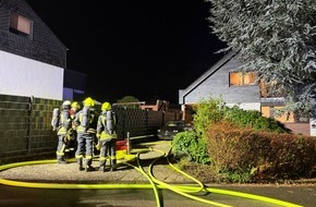 Feuerwehr Leichlingen: FW Leichlingen: Zimmerbrand in Zweifamilienhaus