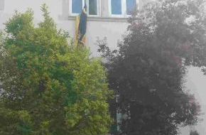 Polizeiinspektion Nienburg / Schaumburg: POL-NI: Aus 4 Metern Höhe abgeseilt und geflohen  Jugendliche entgeht ihrer Vorführung zum Kurzarrest