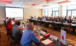 Chemieverbände Rheinland-Pfalz: Tariflöhne in der Chemie: Arbeitgeber streben Sonderzahlungen an