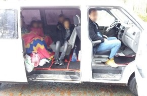 Bundespolizeiinspektion Flensburg: BPOL-FL: Irakische Familie eingeschleust - Mutmaßlicher Schleuser ohne Führerschein unterwegs