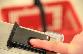 DERMALOG Identification Systems GmbH: DERMALOG präsentiert innovatives Fingerabdruck-Bezahlsystem FingerPayment (mit Bild) / Schnelles und sicheres Bezahlen per Fingerabdruck