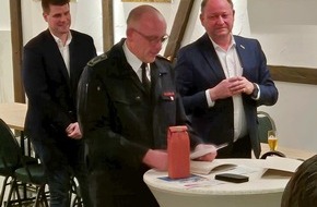 Feuerwehr Ense: FW Ense: Feuerwehr Ense verabschiedet Leiter der Feuerwehr - Wechsel in der Wehrf&uuml;hrung