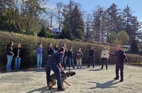 Polizeipräsidium Trier: POL-PPTR: Abwechslungsreicher "Girls' Day" bei der Polizeiinspektion Baumholder