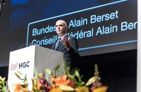 SBV Schweiz. Baumeisterverband: Schweizerischer Baumeisterverband: Tag der Bauwirtschaft - SBV-Präsident Lardi will ehrliche Unternehmer mit Ausweis schützen
