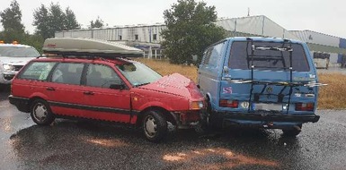 Polizeiinspektion Rotenburg: POL-ROW: ++ Zwei Verletzte bei Auffahrunfall ++ Unfall bei Regen ++ Parkbank gestohlen ++ Spendenbox geplündert ++ Betrüger am Telefon ++