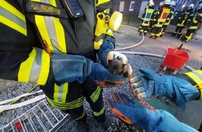 Feuerwehr Kleve: FW-KLE: Gebräudebrand am Steenpad in Kellen