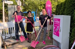 Deutsche Telekom AG: Berlin: Spatenstich f&uuml;r Glasfaserausbau in Heiligensee und Konradsh&ouml;he