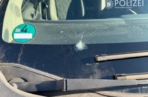 Polizeidirektion Pirmasens: POL-PDPS: Wer hat die Scheibe eingeschlagen?