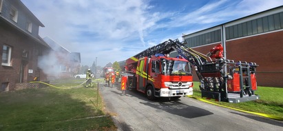 Freiwillige Feuerwehr Werne: FW-WRN: FEUER_3 - LZ1 - LZ3 - Brennt Haus