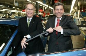 Ford-Werke GmbH: Ford in Köln: ADAC-Präsident Peter Meyer zu Gast im Niehler Fiesta-Werk