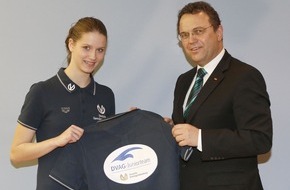 DVAG Deutsche Vermögensberatung AG: Nachwuchsförderung im Sport: Innenminister Friedrich wird Schirmherr des DVAG-Juniorteams (BILD)