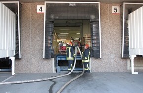 Feuerwehr der Stadt Arnsberg: FW-AR: Vier Verletzte nach Vorfall bei Firma Umarex in Arnsberg-Neheim
