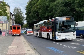 Polizei Aachen: POL-AC: Verkehrsunfall auf der Vaalser Straße: Kleines Mädchen wird schwer verletzt