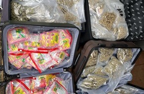 Polizei K&ouml;ln: POL-K: 260105-3-K Festnahmen nach Drogenfunden in K&ouml;ln-Kalk - Haftrichter schickt zwei mutma&szlig;liche Drogendealer in Untersuchungshaft