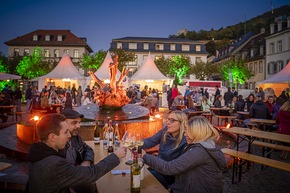 Wein, Genuss und Musik auf dem Karlsplatz
