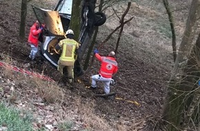 Polizeidirektion Kaiserslautern: POL-PDKL: Nach Unfall im Baum gelandet