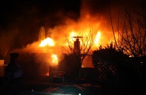 Kreispolizeibehörde Höxter: POL-HX: Zwei Gartenhütten abgebrannt