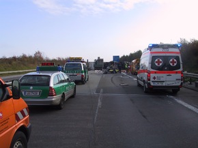 POL-WL: Lkw fährt auf Sicherungsfahrzeug auf/ Autobahn blockiert