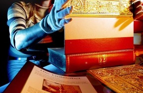 Axel Springer SE: Die Goldbibel - Schon vor Verkaufsstart ein begehrtes Sammlerstück / Bibelausgabe von BILD und Weltbild beim Verlag bereits vergriffen