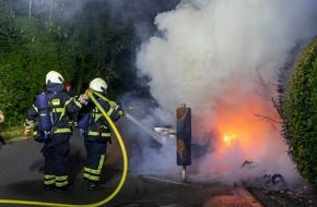Feuerwehr Iserlohn: FW-MK: PKW-Brand am Griesenbrauck
