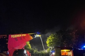 Feuerwehr Detmold: FW-DT: Feuer 3 - Brennender Anbau