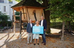 die Bayerische: Mit Förderung der Bayerischen: Die Erwin Flieger Stiftung unterstützt die HORIZONT Jutta Speidel Stiftung mit 100.000 Euro