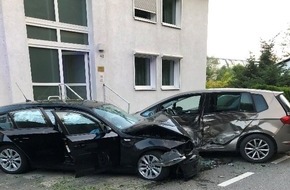 Polizeidirektion Kaiserslautern: POL-PDKL: nach Abbiegeunfall geflohen