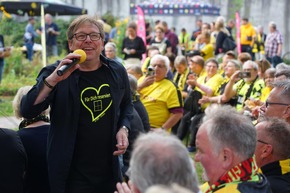 Mit Fußball, Glauben und Gemeinschaft in die neue Saison - Ökumenischer BVB-Saisoneröffnungsgottesdienst mit Prof. Dr. Aladin El-Mafaalani im Welcome-Zelt der BVB-Gründerkirche gefeiert