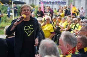 Erzbistum Paderborn: Mit Fußball, Glauben und Gemeinschaft in die neue Saison - Ökumenischer BVB-Saisoneröffnungsgottesdienst mit Prof. Dr. Aladin El-Mafaalani im Welcome-Zelt der BVB-Gründerkirche gefeiert