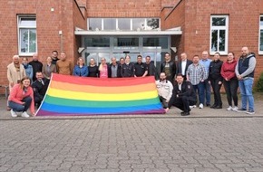 Polizeiinspektion Nienburg / Schaumburg: POL-NI: Landkreise Nienburg und Schaumburg - Behörden zeigen Flagge gegen Homo-, Bi-, Inter- und Transphobie
