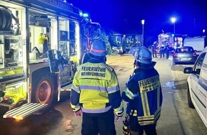 Freiwillige Feuerwehr Schalksmühle: FW Schalksmühle: Terrasse in Vollbrand - Feuerwehr verhindert Übergreifen aus Wohnhaus