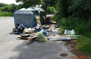 Polizeidirektion Bad Segeberg: POL-SE: Klein Nordende - Polizei sucht Zeugen nach Abfallablagerung