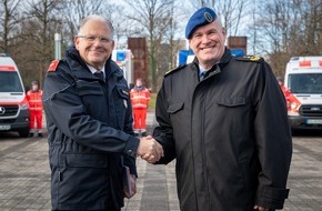 Johanniter Unfall Hilfe e.V.: Johanniter stellen der Bundeswehr 100 Fahrzeuge f&uuml;r den Verwundetentransport bereit / Verwundeten-Transportkomponente 100 vorgestellt