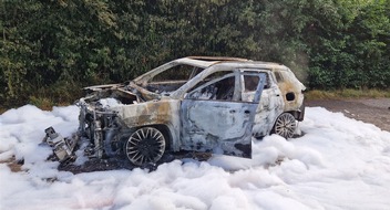 Polizei Minden-Lübbecke: POL-MI: Mutmaßlich gestohlener Wagen brennt komplett aus