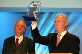 Ford-Werke GmbH: Neuer Ford Transit ist "International Van of fhe Year 2007"