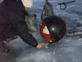 Deutsche Marine - Pressemeldung: Kampfmittelbeseitiger unter Eis - Minentaucher übten in Norwegen