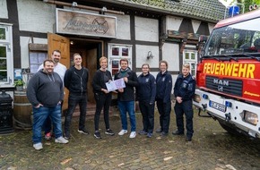 Feuerwehr Flotwedel: FW Flotwedel: Großzügige Spende - Mühlengrund unterstützt Jugendfeuerwehr Wienhausen