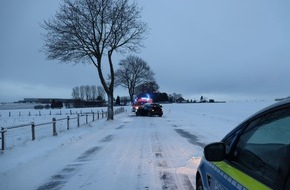 Polizei Paderborn: POL-PB: Vorsicht Schneeverwehungen! - Glätteunfall fordert vier Verletzte