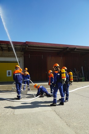 FW Weinheim: Nachwuchs rettet Zukunft - Weinheimer Jugendfeuerwehr im Gro&szlig;einsatz