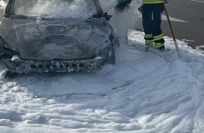 Feuerwehr München: FW-M: Pkw auf Autobahn in Vollbrand (Autobahn A96)