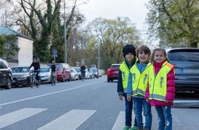 ADAC SE: ADAC Stiftung verteilt 60.000 Sicherheitswesten an Kindergärten und Kitas / Sichtbarkeit bedeutet mehr Sicherheit / Im Rahmen von "Aufgepasst mit ADACUS" werden Kindereinrichtungen unterstützt