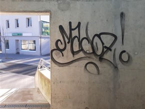 POL-PDNR: Wissen - Sachbeschädigung an Polizeidienstgebäude und Regio-Bahnhof durch Graffiti