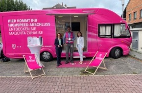 Deutsche Telekom AG: KORREKTUR: Bürgermeisterin Monika Böttcher besucht Glasfasermobil der Telekom