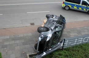 Polizei Duisburg: POL-DU: Neudorf: Kollision - Auto landet auf der Seite