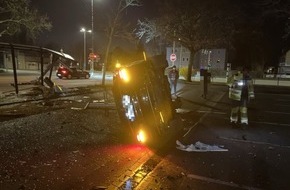 Polizeipräsidium Südosthessen: POL-OF: Über 90.000 Euro Schaden: Mercedes überschlägt sich und kollidiert mit Bushaltestelle