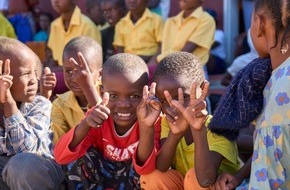 AIDA Cruises: Aktuelle Pressemeldung: Bildung f&uuml;r die Zukunft - AIDA Cruise & Help finanziert 100. Schule zum AIDA Geburtstag