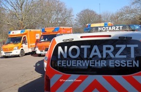 Feuerwehr Essen: FW-E: Medizinischer Notfall am Kennedyplatz - 14 Personen leiden unter Übelkeit