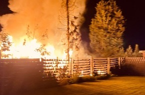 Feuerwehr Gemeinde Rheurdt: FW Rheurdt: Feuerwehr löscht brennendes Holzhaus